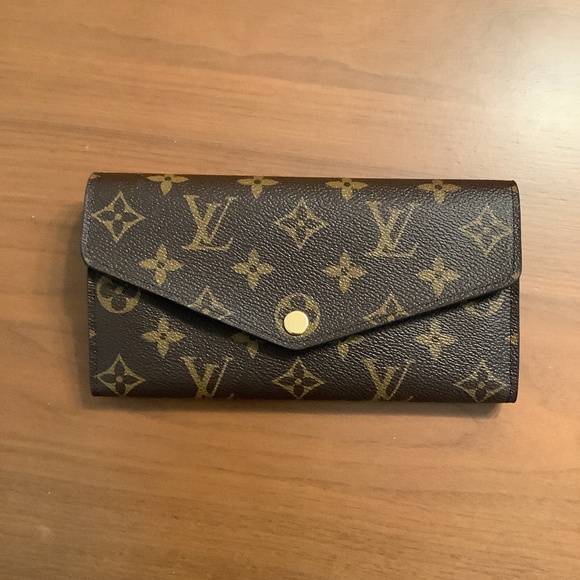 Louis Vuitton SARAH WALLET - Picture 1 of 5